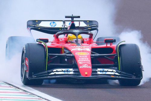 Lewis Hamilton, la volanul celor de la Ferrari, foto: Guliver/gettyimages