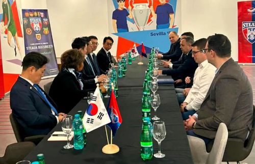 Imagine din februarie 2024, atunci când cele două părți au ajuns la un acord pentru sponsorizarea echipei de handbal a clubului din Ghencea.