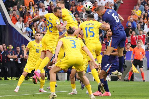 Universitatea Craiova și CFR Cluj au ajuns la un acord pentru transferul lui Vasile Mogoș (32 de ani), fundașul dreapta care a jucat cu România la Campionatul European din Germania.