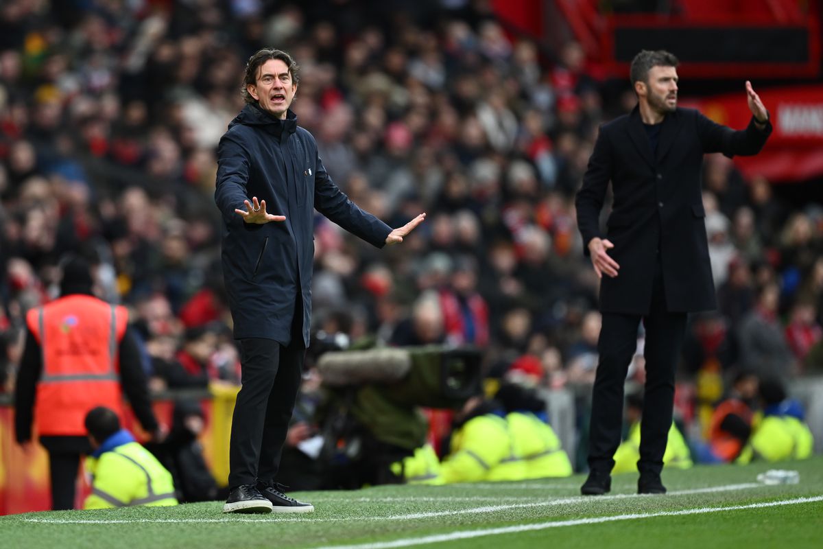 Radu Drăgușin n-a putut opri „tăvălugul” lui Manchester United » Românul a prins aproape 70 de minute