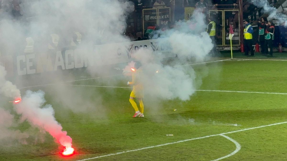 „Bug” ca-n FIFA 98 » Portarul Popa, plonjon bizar la golul lui Nistor din CFR Cluj - U Cluj