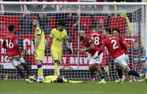 La șase minute după intrarea lui Radu Drăgușin, Mbeumo a deschis scorul în partida dintre Manchester United și Tottenham / Foto: X