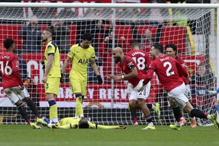 Gafa lui Romero, șansa lui Radu Drăgușin! » Eliminat cu United, căpitanul lui Tottenham va reveni peste o lună