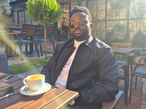 Tegbo Best a adus numeroși nigerieni în România, mulți fiind împinși către situații sensibile în ligile inferioare. Foto: facebook/TegboBest