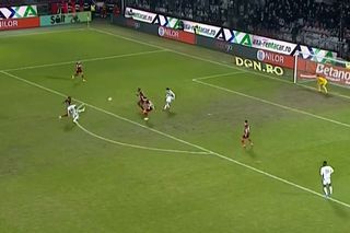 „Bug” ca-n FIFA 98 » Portarul Popa, plonjon bizar la golul lui Nistor din CFR Cluj - U Cluj