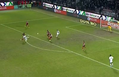 „Bug” ca-n FIFA 98 » Portarul Popa, plonjon bizar la golul lui Nistor din CFR Cluj - U Cluj