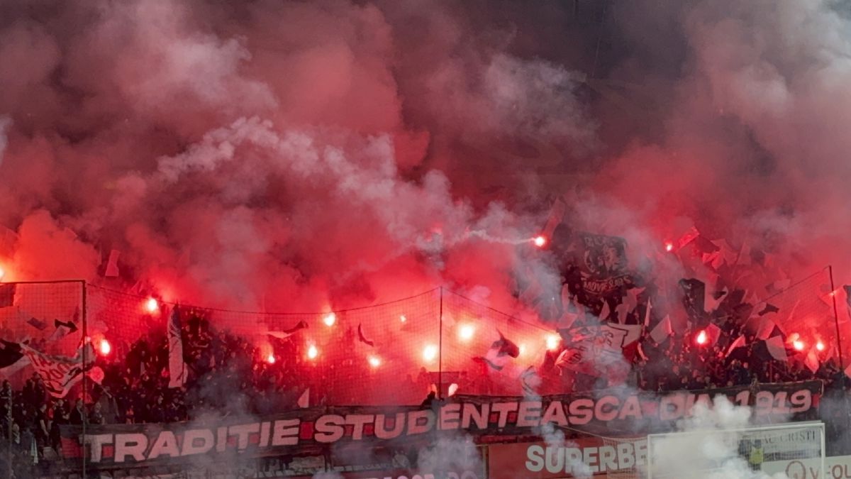 „Bug” ca-n FIFA 98 » Portarul Popa, plonjon bizar la golul lui Nistor din CFR Cluj - U Cluj