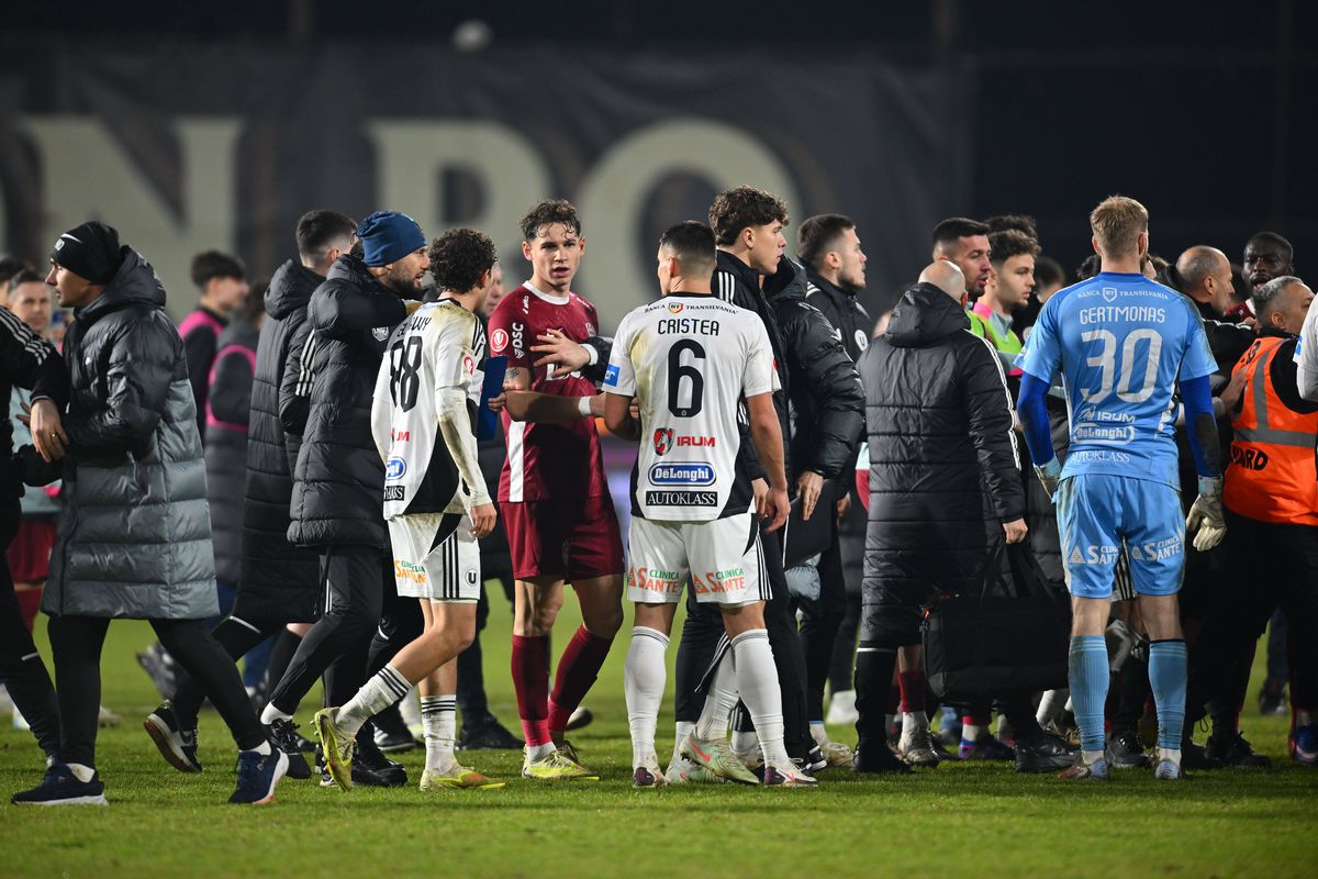 CFR Cluj, reacție dură după scandalul din derby-ul cu „U”: „Profesionistul Cristiano Bergodi, nu membrul de galerie”