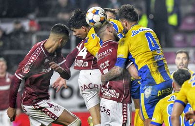 Întrebat după Rapid - Petrolul: „E adevărat că sunteți certați cu antrenorul?”