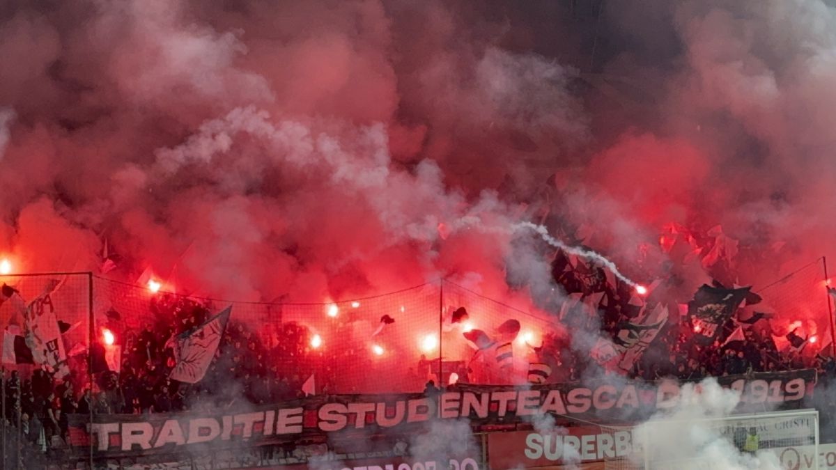 „Bug” ca-n FIFA 98 » Portarul Popa, plonjon bizar la golul lui Nistor din CFR Cluj - U Cluj