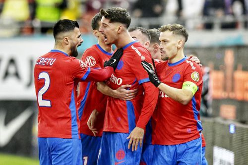 Vali Crețu, David Miculescu, Darius Olaru, în FCSB - CFR Cluj, 25 ianuarie 2026. Foto: Cristi Preda