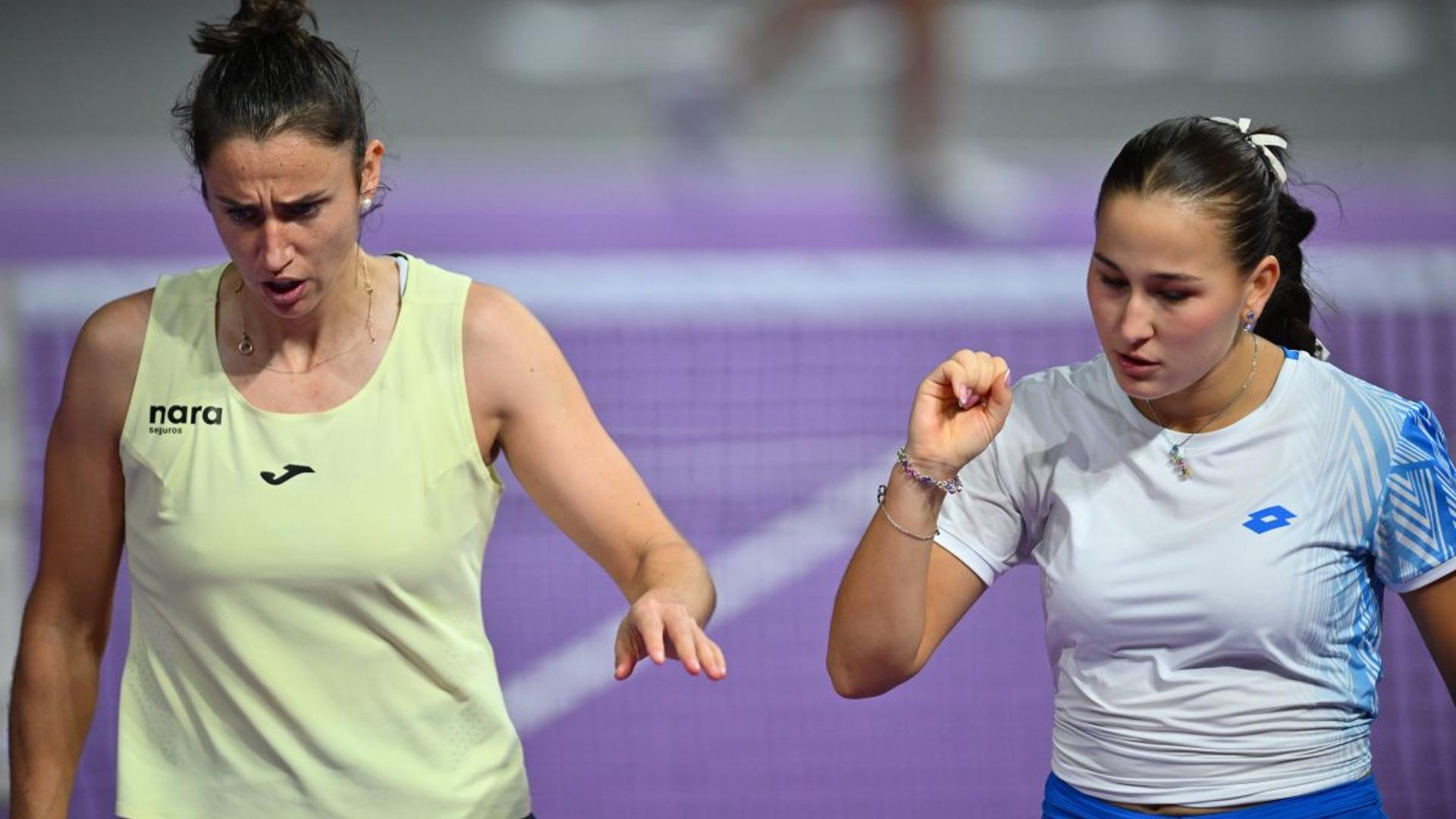 Kamilla Rakhimova și Sara Sorribes Tormo sărbătorind victoria la Transylvania Open dublu pe terenul de tenis după finala câștigată. | sursa foto: Gazeta Sporturilor Kamilla Rakhimova și Sara Sorribes Tormo sărbătorind victoria la Transylvania Open dublu pe terenul de tenis după finala câștigată. | sursa foto: Gazeta Sporturilor