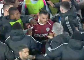 Scene HALUCINANTE după derby-ul câștigat de CFR Cluj » Bergodi își iese din minți, sare să-i bată pe Cordea și Muhar » Antrenorul DĂ CU PUMNII în adversari