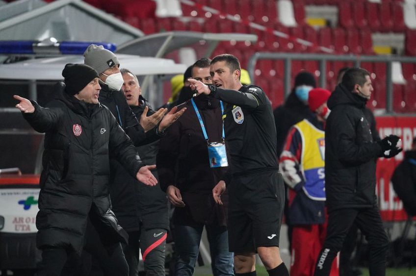 Oficial, Edi Iordănescu, 42 de ani, antrenorul lui CFR Cluj, a fost eliminat în partida cu UTA (1-0) din cauza faptului că a depășit suprafața spațiului tehnic FOTO: Alexandra Fechete