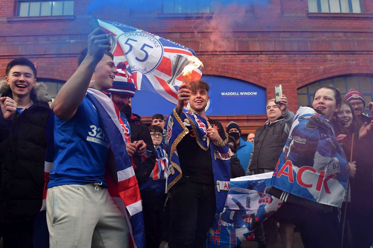 Suporterii Glasgow Rangers sărbătoresc titlul