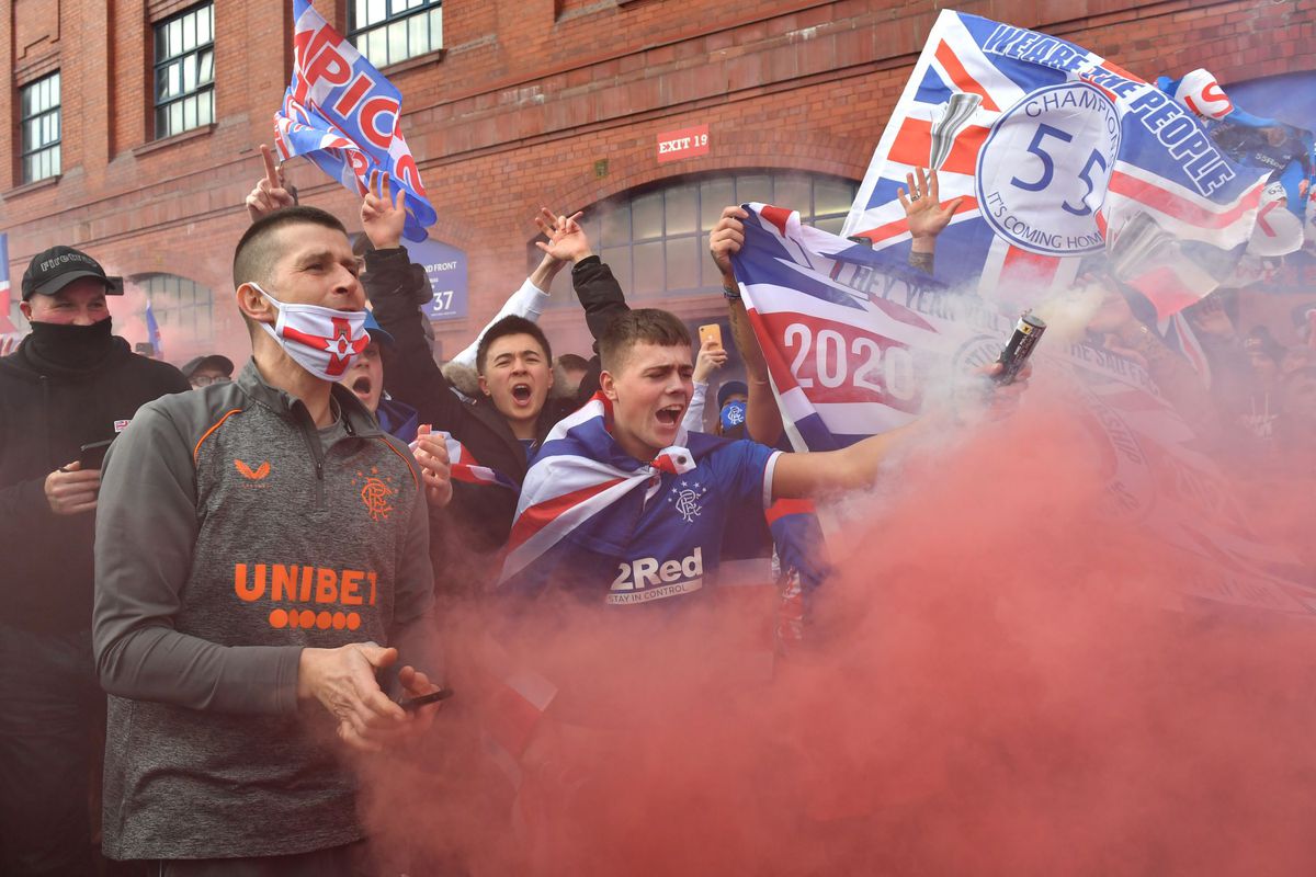 Suporterii lui Rangers au sărbătorit în stradă primul titlu după 10 ani » Prim-ministrul Scoției, furios după ce a văzut imaginile: „Este enervant și rușinos!”