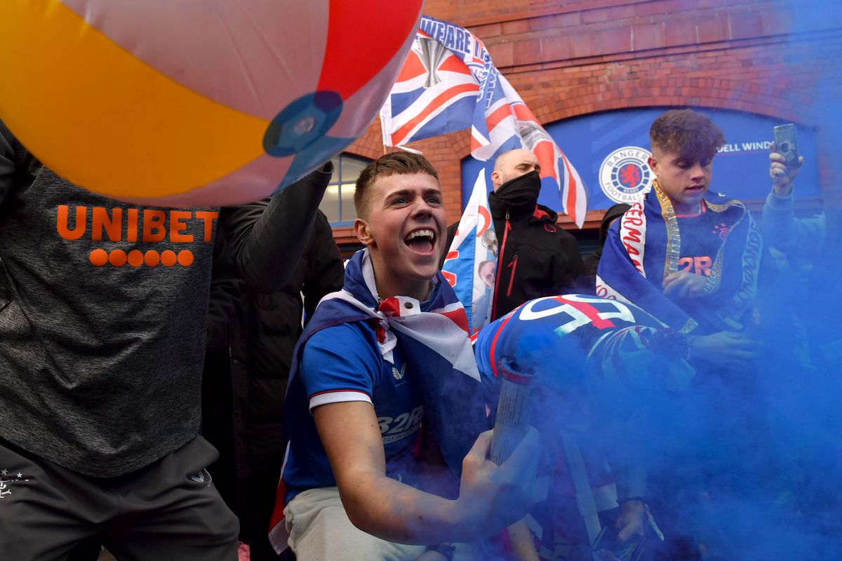Suporterii Glasgow Rangers sărbătoresc titlul