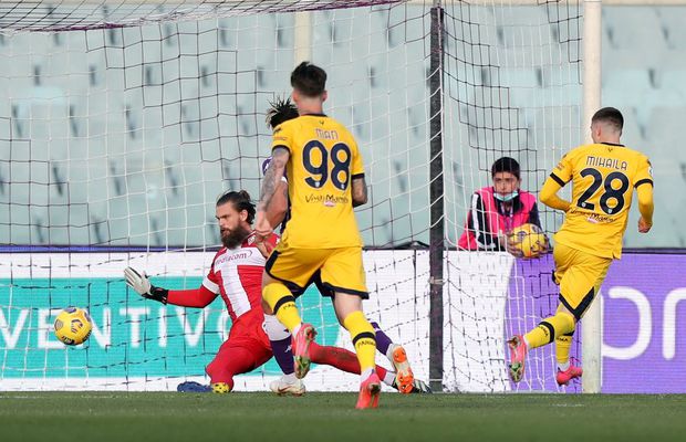Valentin Mihăilă, cea mai mare notă dintre jucătorii Parmei în remiza cu Fiorentina! » Ce scriu italienii despre Dennis Man