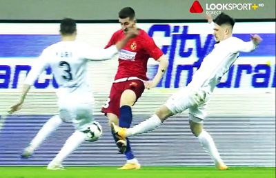 FOTO N-a văzut 3 penalty-uri în FCSB-Gaz Metan! Iulian Călin, prestație castastrofală pe Arena Națională