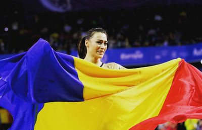 Tatăl vitreg al Cătălinei Ponor ar fi fost reținut, după ce a lovit un agent de la Poliția Locală