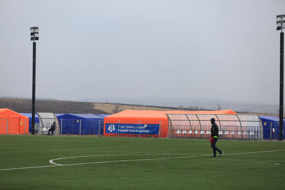 Moldova e tabără pentru ucraineni » Au fost amplasate corturi pentru refugiați în centrul de pregătire al lui Poli Iași