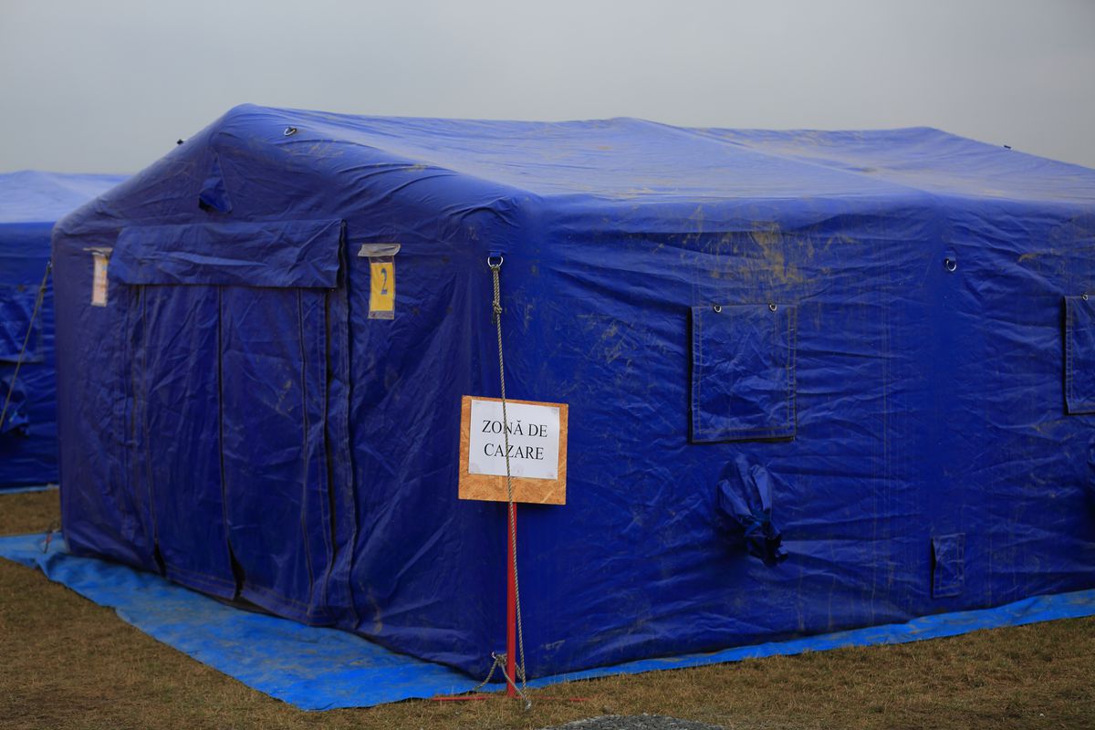 Moldova e tabără pentru ucraineni » Au fost amplasate corturi pentru refugiați în centrul de pregătire al lui Poli Iași