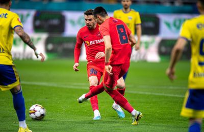 Dezvăluiri din vestiarul FCSB: „Știţi ce fac jucătorii la şedinţa tehnică?”