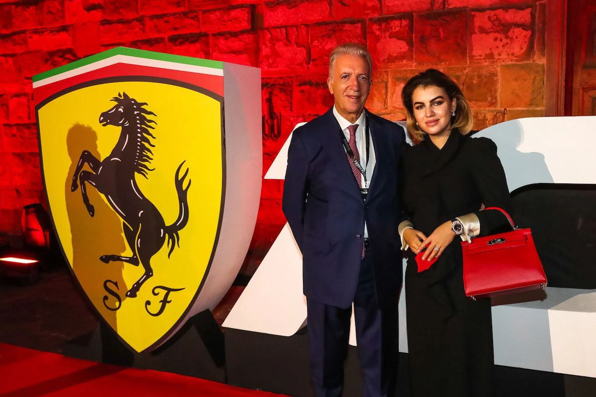 Fotografie inedită cu soția româncă a patronului Ferrari și Zlatan Ibrahimovic! Romina Gingașu cunoaște multe vedete