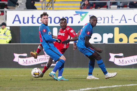 Deian Sorescu, în stânga, în UTA - FCSB // foto: Alexandra Fechete