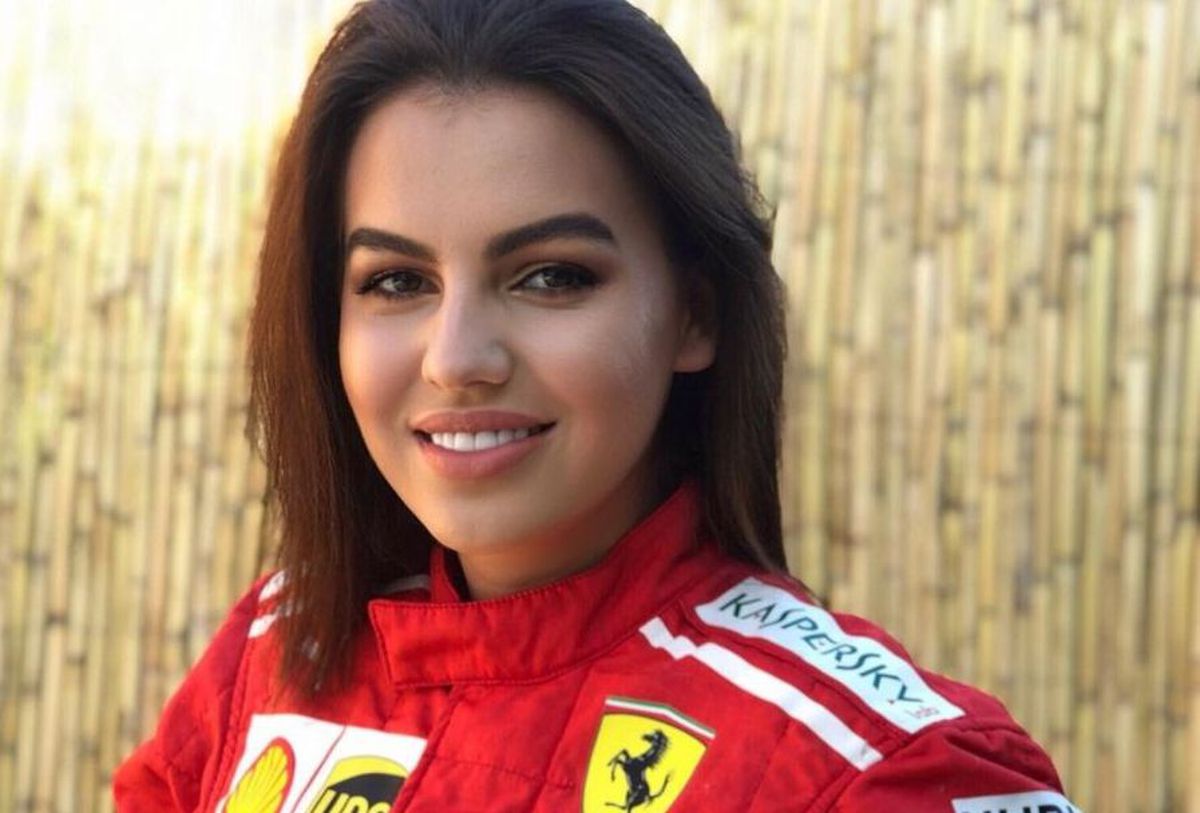Soția româncă a moștenitorului Ferrari a făcut furori la prima cursă de Formula 1! Cum au surprins-o fotoreporterii in Bahrain