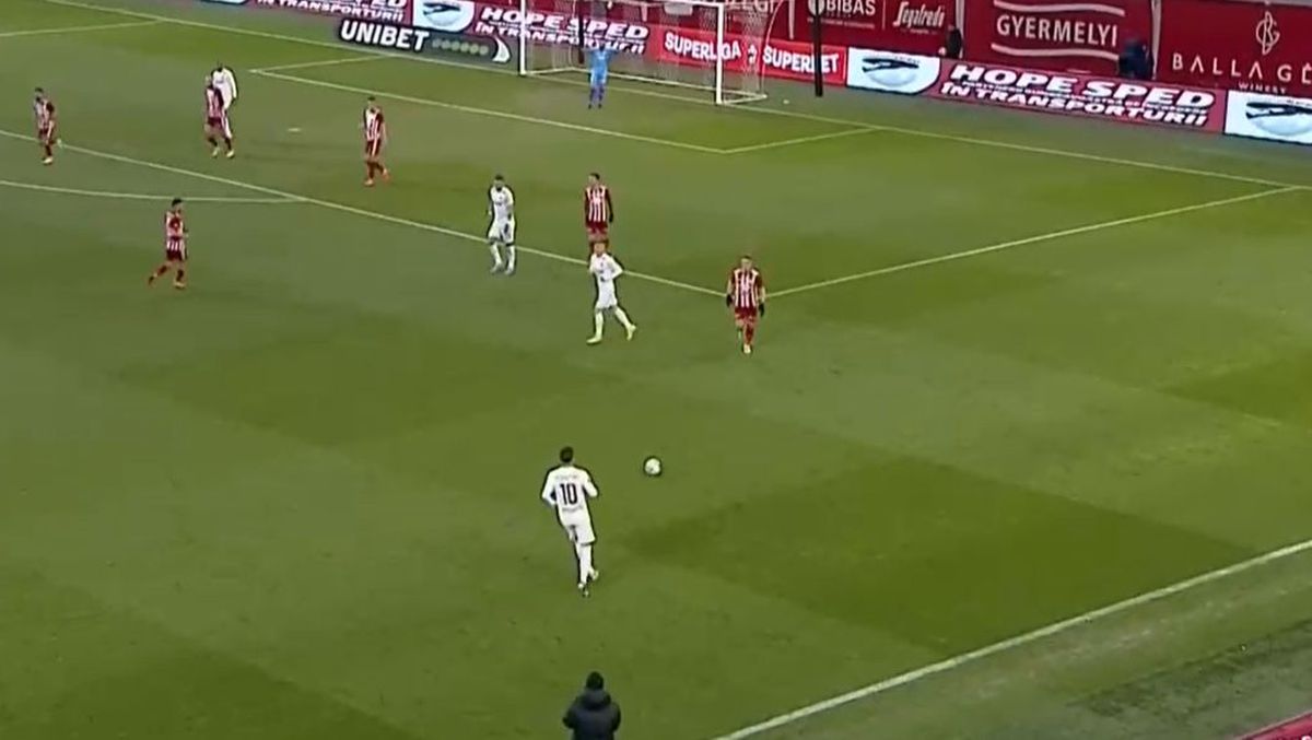 Basarab Panduru e sigur că Dan Petrescu a pedepsit un jucător în Sepsi - CFR Cluj » Ce fază l-a supărat pe antrenor: „Niciodată nu trebuia să joace aşa cum a jucat”