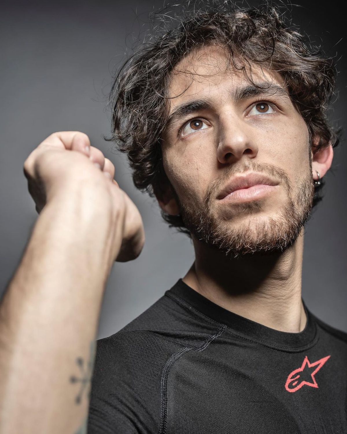 Durere și artă » Piloții din MotoGP așa cum nu i-ai mai văzut » S-au dezbrăcat și își arată cicatricile șocante, dar și tatuajele spectaculoase