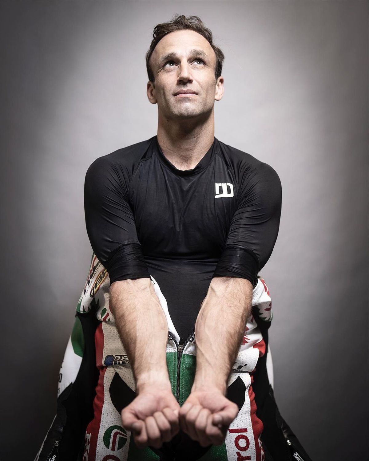 Durere și artă » Piloții din MotoGP așa cum nu i-ai mai văzut » S-au dezbrăcat și își arată cicatricile șocante, dar și tatuajele spectaculoase