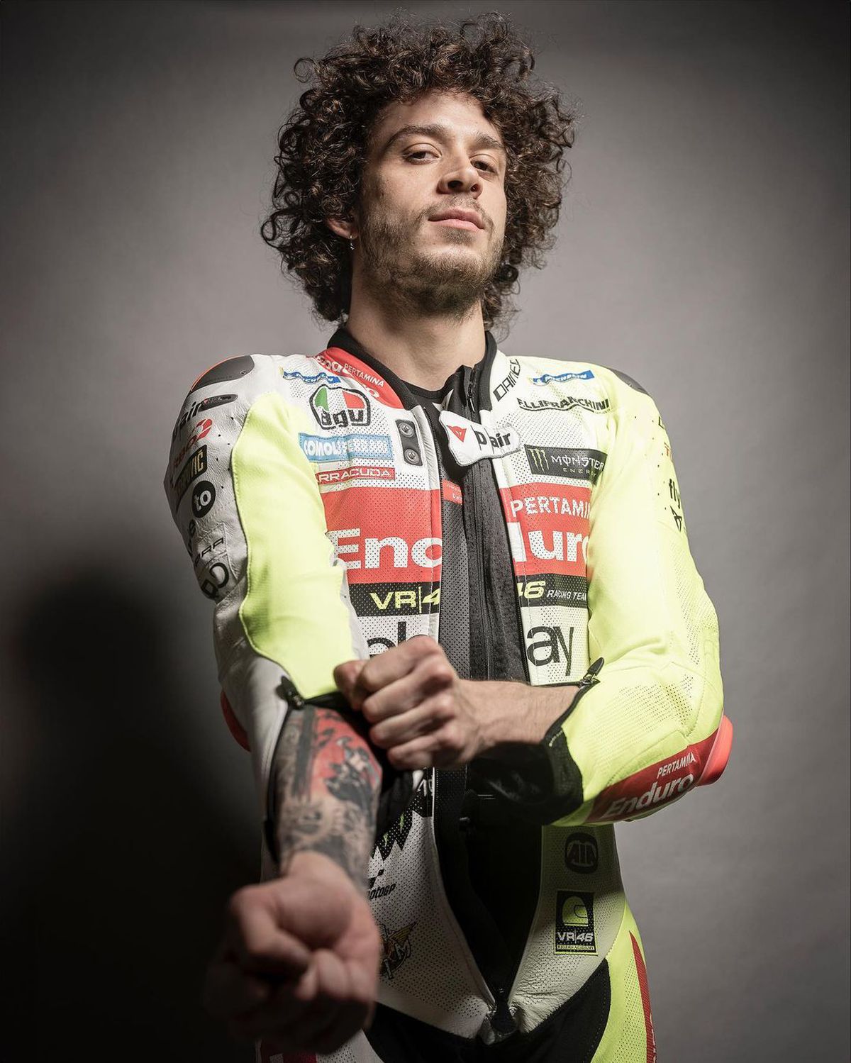 Durere și artă » Piloții din MotoGP așa cum nu i-ai mai văzut » S-au dezbrăcat și își arată cicatricile șocante, dar și tatuajele spectaculoase