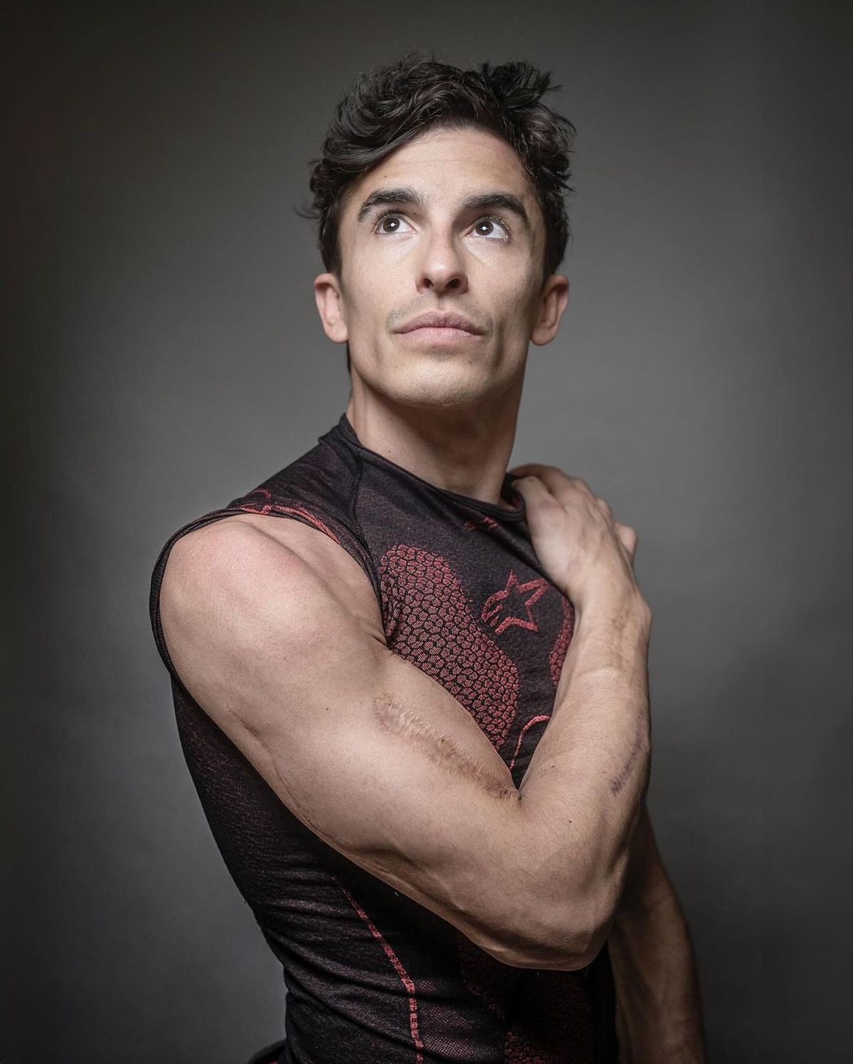 Durere și artă » Piloții din MotoGP așa cum nu i-ai mai văzut » S-au dezbrăcat și își arată cicatricile șocante, dar și tatuajele spectaculoase