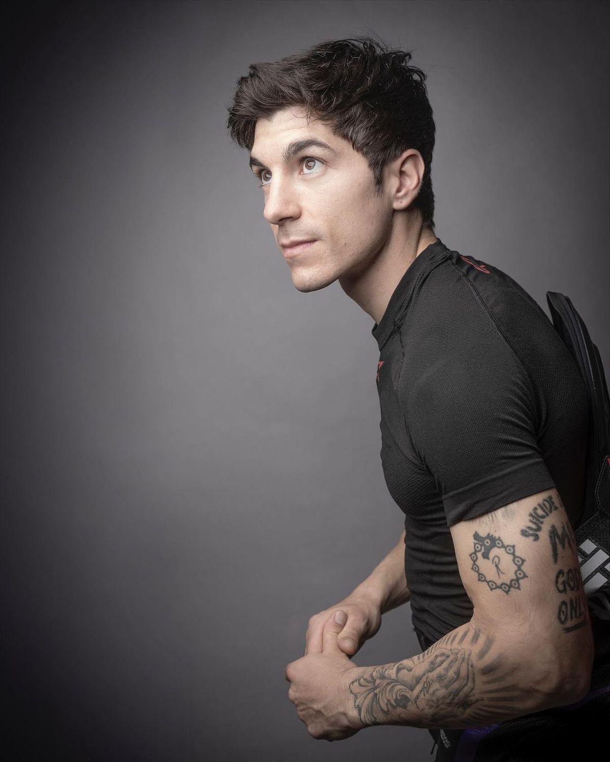 Durere și artă » Piloții din MotoGP așa cum nu i-ai mai văzut » S-au dezbrăcat și își arată cicatricile șocante, dar și tatuajele spectaculoase