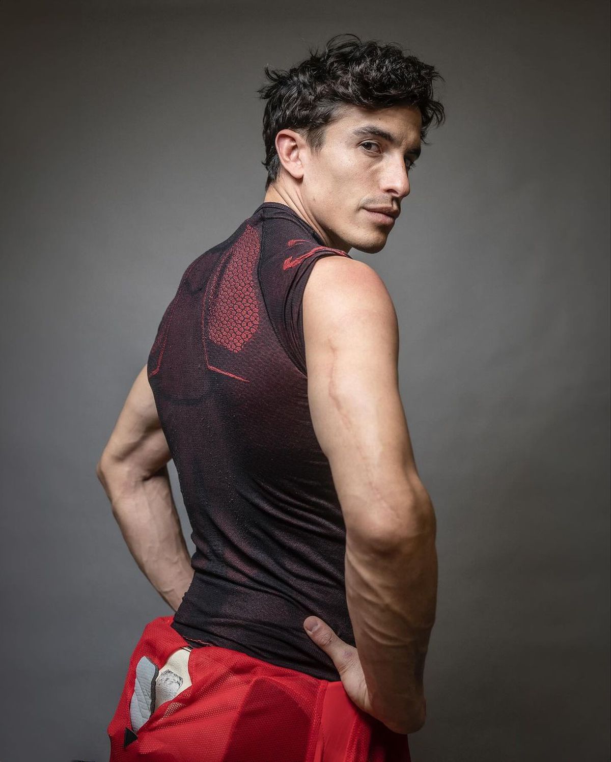 Durere și artă » Piloții din MotoGP așa cum nu i-ai mai văzut » S-au dezbrăcat și își arată cicatricile șocante, dar și tatuajele spectaculoase