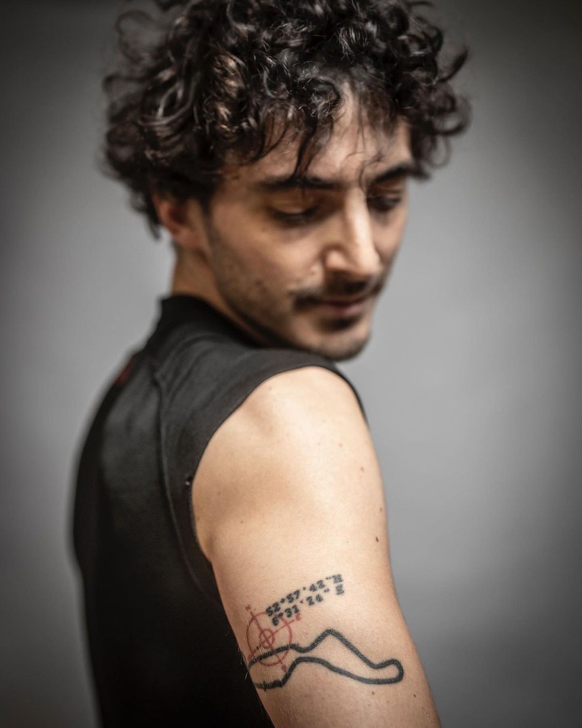 Durere și artă » Piloții din MotoGP așa cum nu i-ai mai văzut » S-au dezbrăcat și își arată cicatricile șocante, dar și tatuajele spectaculoase