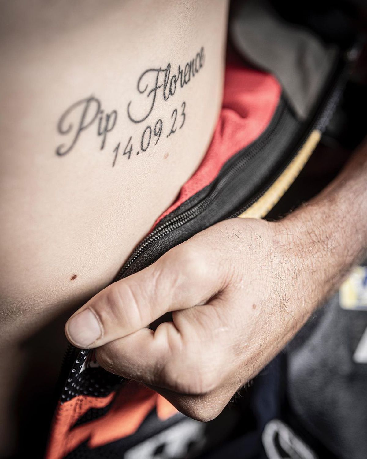 Durere și artă » Piloții din MotoGP așa cum nu i-ai mai văzut » S-au dezbrăcat și își arată cicatricile șocante, dar și tatuajele spectaculoase