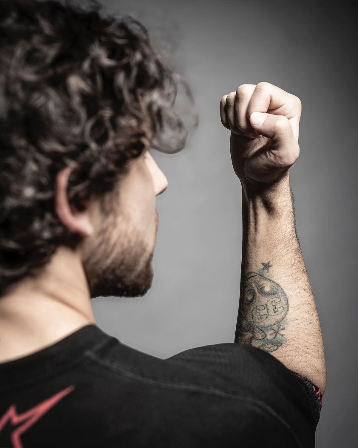 Durere și artă » Piloții din MotoGP așa cum nu i-ai mai văzut » S-au dezbrăcat și își arată cicatricile șocante, dar și tatuajele spectaculoase