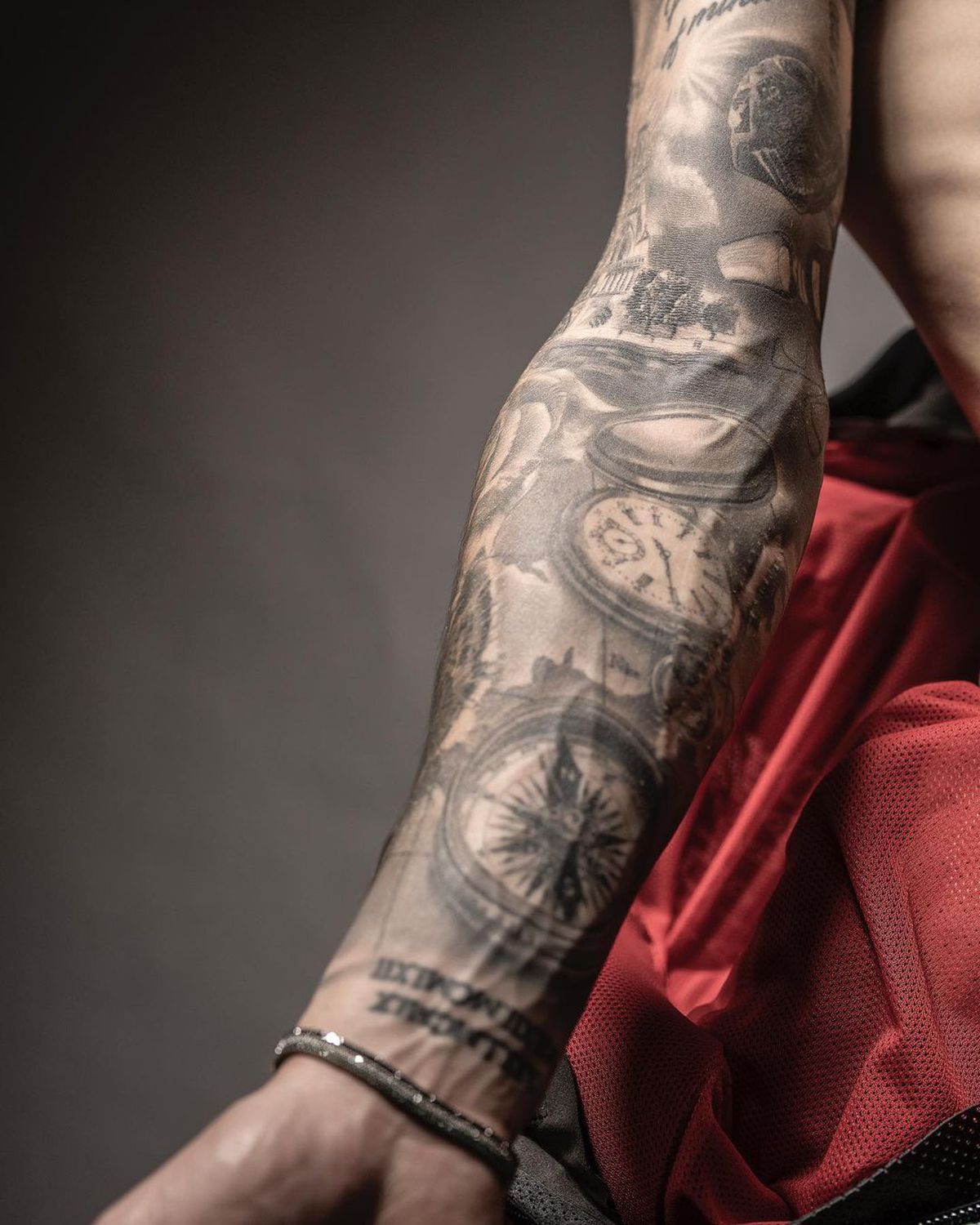 Durere și artă » Piloții din MotoGP așa cum nu i-ai mai văzut » S-au dezbrăcat și își arată cicatricile șocante, dar și tatuajele spectaculoase