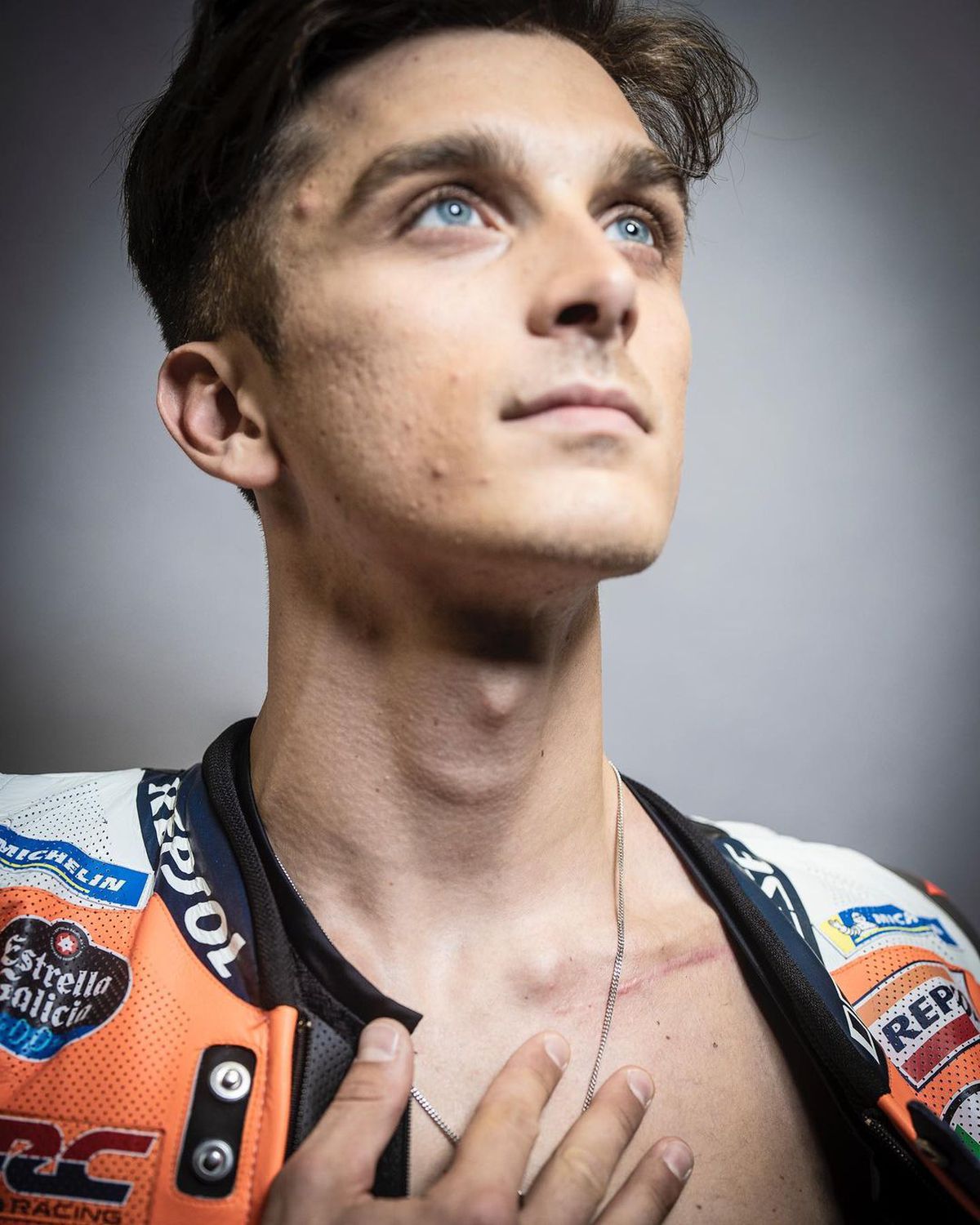 Durere și artă » Piloții din MotoGP așa cum nu i-ai mai văzut » S-au dezbrăcat și își arată cicatricile șocante, dar și tatuajele spectaculoase