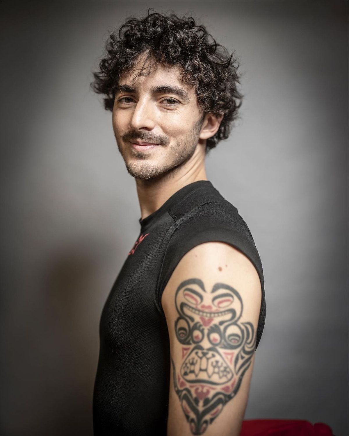 Durere și artă » Piloții din MotoGP așa cum nu i-ai mai văzut » S-au dezbrăcat și își arată cicatricile șocante, dar și tatuajele spectaculoase