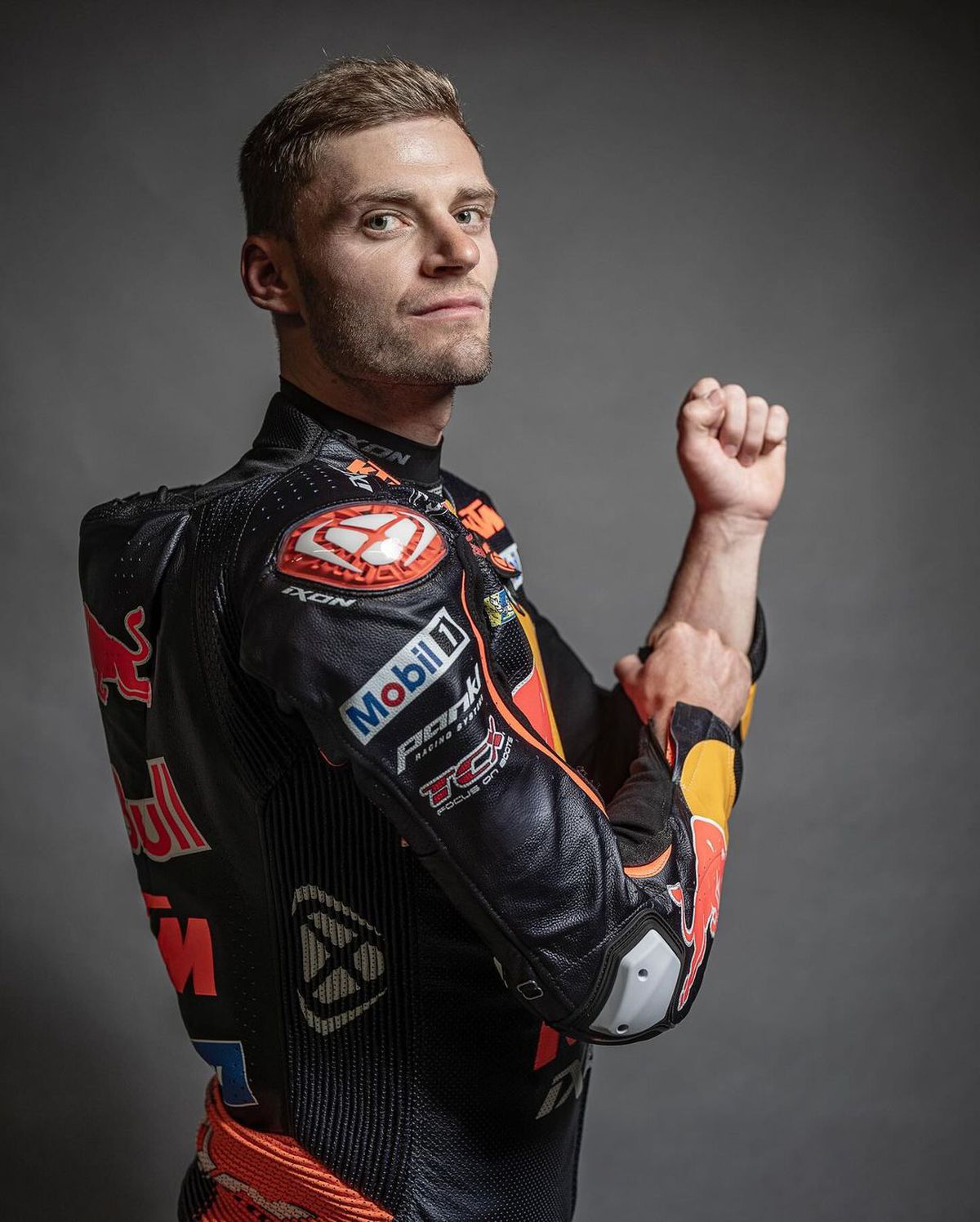 Durere și artă » Piloții din MotoGP așa cum nu i-ai mai văzut » S-au dezbrăcat și își arată cicatricile șocante, dar și tatuajele spectaculoase