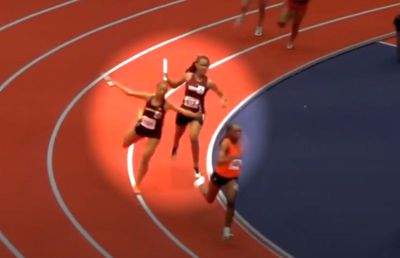 Moment incredibil la o cursă de atletism: și-a lovit adversara cu bastonul de ștafetă în cap + reacția familiei: „Nimeni nu și-a cerut scuze”