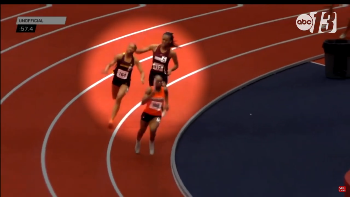 Moment incredibil la o cursă de atletism: și-a lovit adversara cu bastonul de ștafetă în cap + reacția familiei: „Nimeni nu și-a cerut scuze”