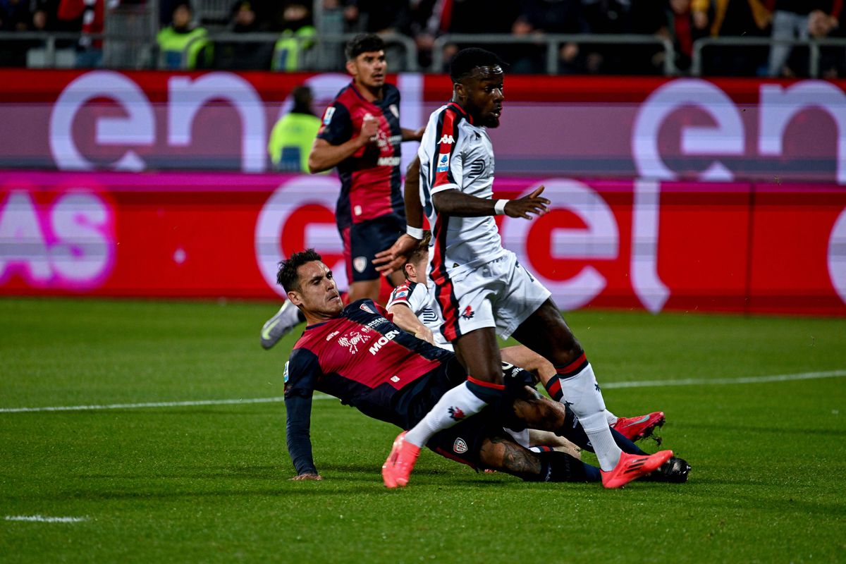 Se umple infirmeria! Noi probleme pentru Mircea Lucescu: Florinel Coman s-a accidentat în Cagliari - Genoa