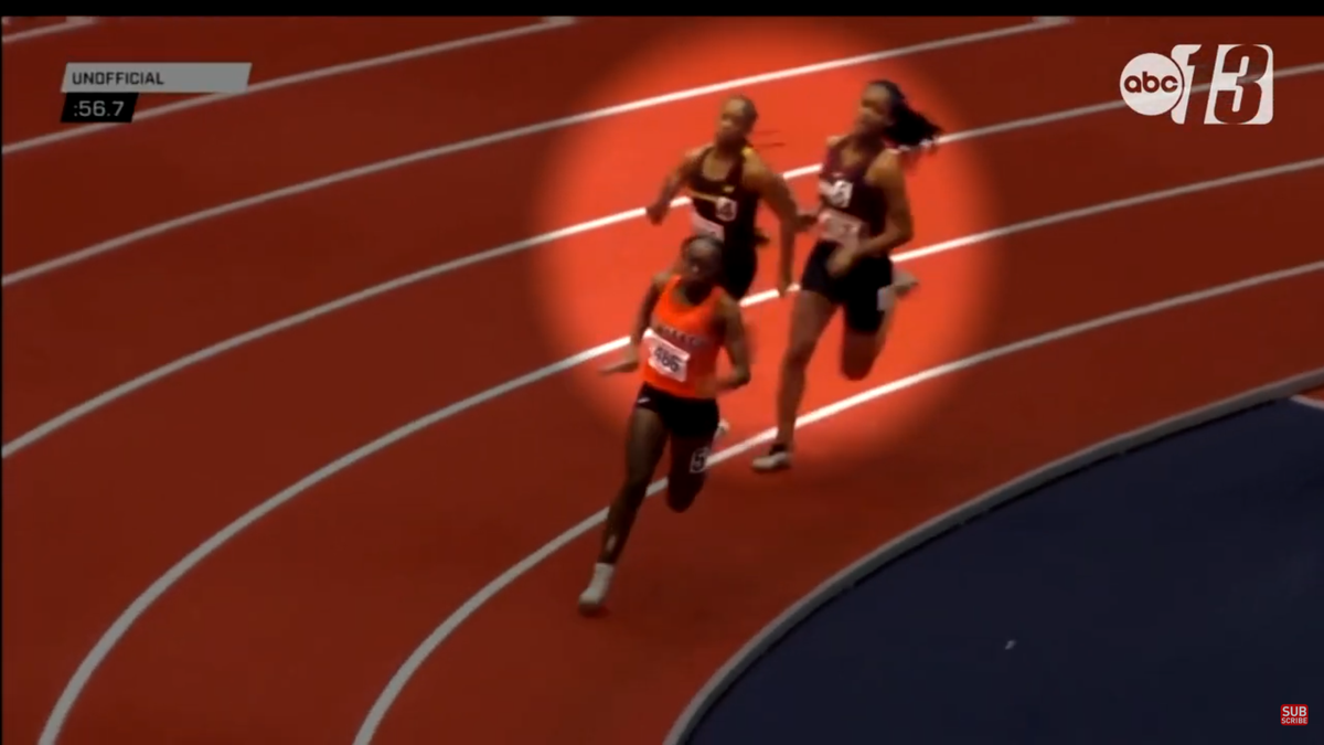 Moment incredibil la o cursă de atletism: și-a lovit adversara cu bastonul de ștafetă în cap + reacția familiei: „Nimeni nu și-a cerut scuze”