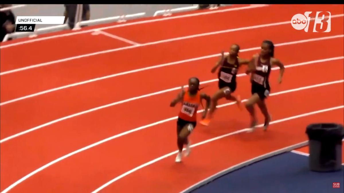 Moment incredibil la o cursă de atletism: și-a lovit adversara cu bastonul de ștafetă în cap + reacția familiei: „Nimeni nu și-a cerut scuze”