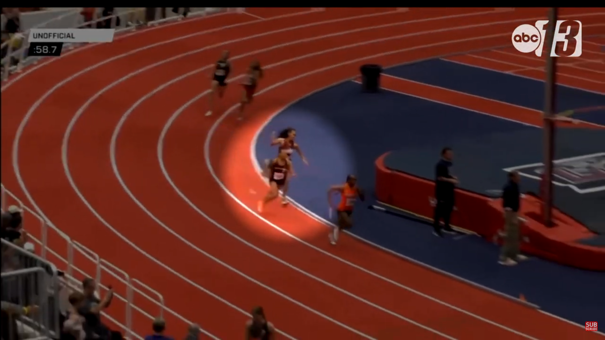 Moment incredibil la o cursă de atletism: și-a lovit adversara cu bastonul de ștafetă în cap + reacția familiei: „Nimeni nu și-a cerut scuze”